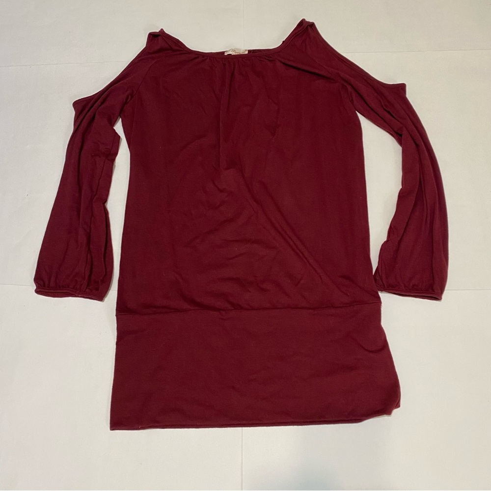 25. ⭐️Women's Burgundy Cold Shoulder Top